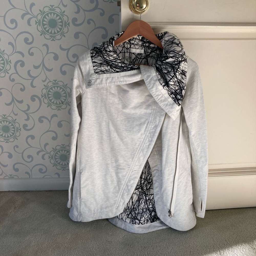 Lululemon savasana method wrap ghost nesting bird jacket size 6